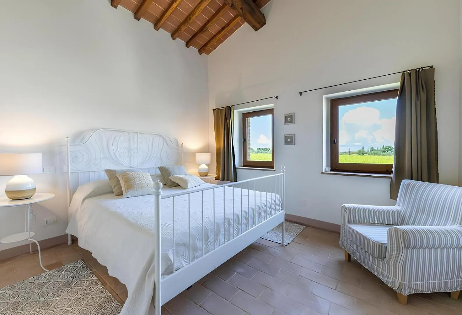 Villa Le Vigne, 10 Pax, Private Pool, Top Comfort Cortona